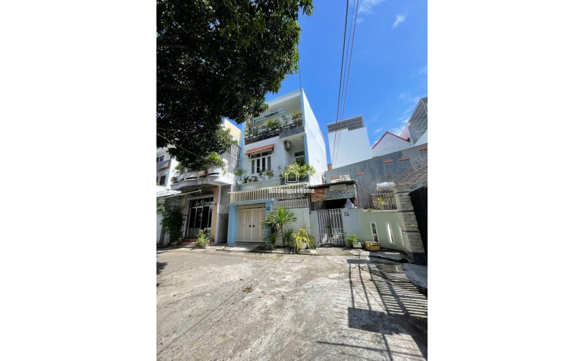 Bán đất tặng nhà gần vòng xoay Hoàng Diệu, cách biển 1km, DT 48m² ngang 5,2m, giá 5,7 tỷ